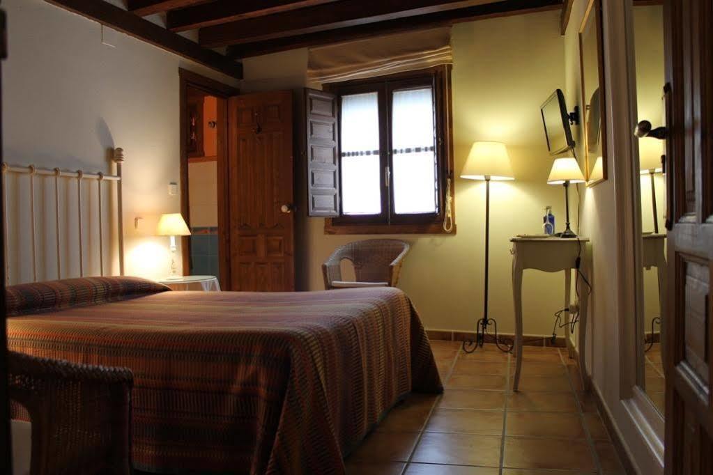 Hostal Rural Luna Y Hostal Rural Lunaposada Candeleda Eksteriør bilde