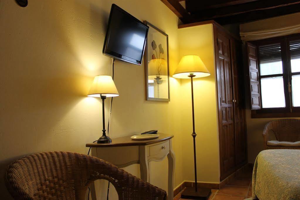 Hostal Rural Luna Y Hostal Rural Lunaposada Candeleda Eksteriør bilde
