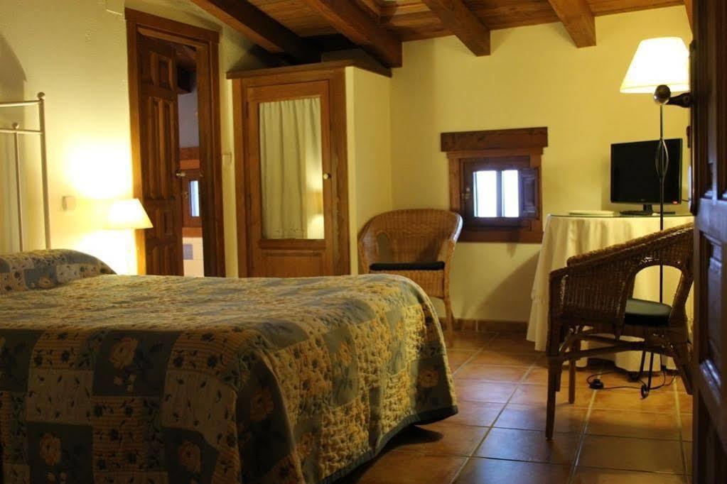Hostal Rural Luna Y Hostal Rural Lunaposada Candeleda Eksteriør bilde